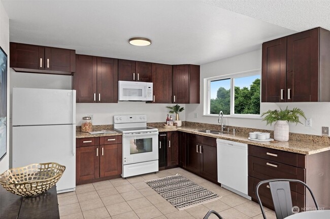 Photo - 500 Stevens Ave NW