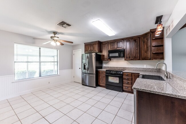 Photo - 1769 State Hwy 75 N