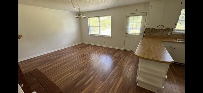 854 River Crest Rd