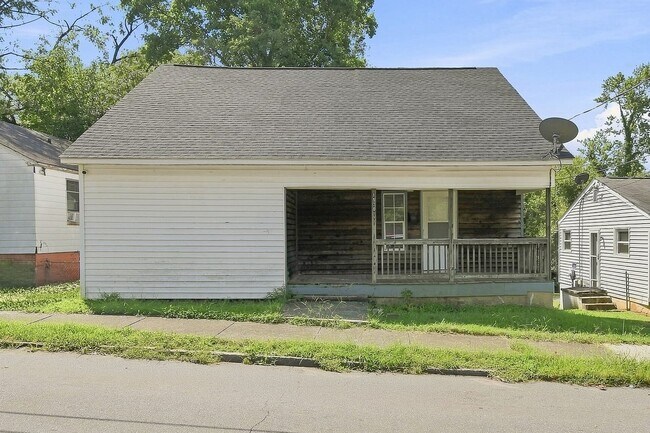Building Photo - 1530 E 21st St