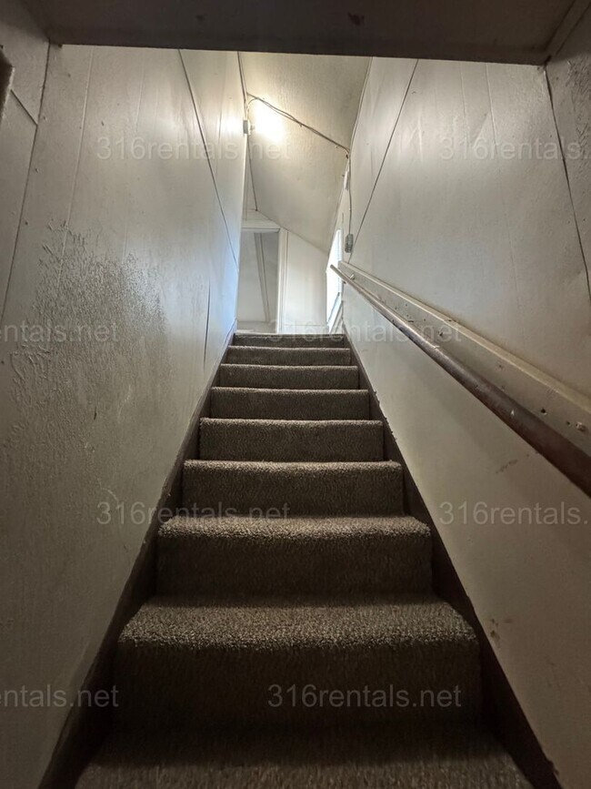 Photo - $1100 - 3 bed 1 bath - Single Family Home