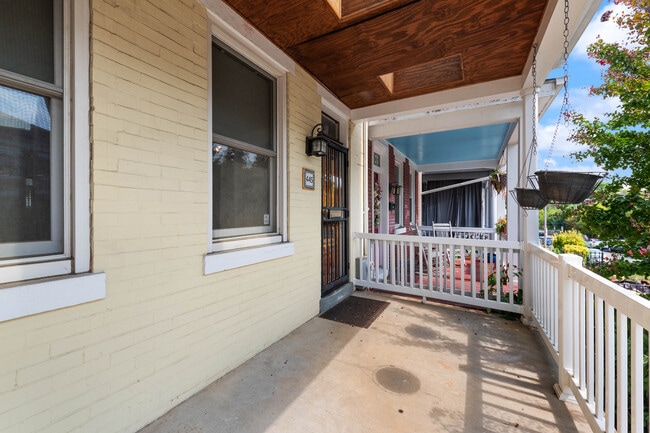 Photo - 445 Newton Pl NW