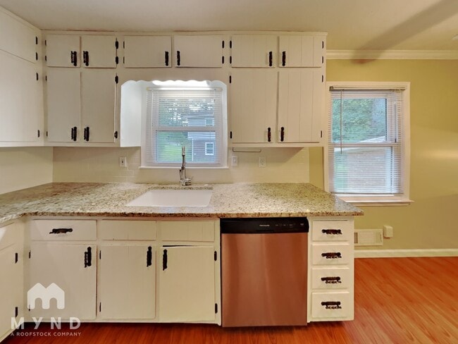 Photo - 1645 Brantford Dr