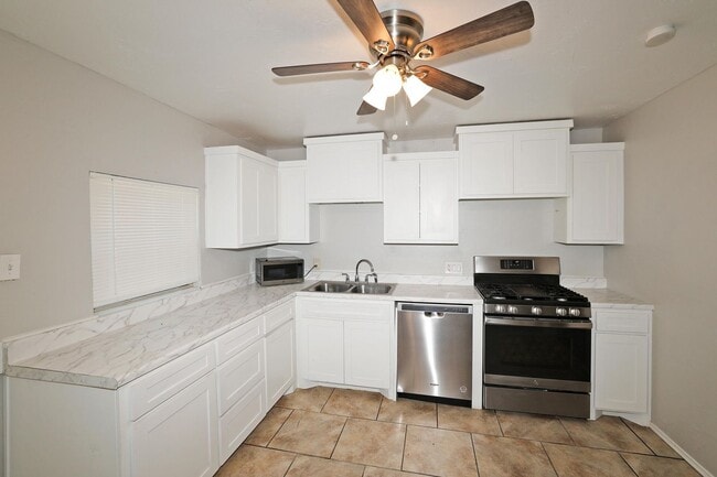 Photo - Cute home in Gables for rent~ 2 bed/1 bath
