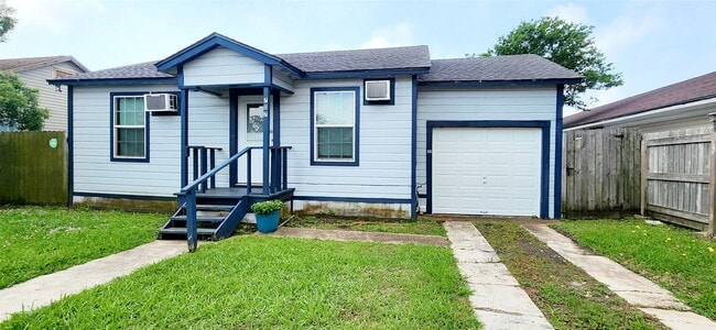 Building Photo - 707 W 6th St Rental