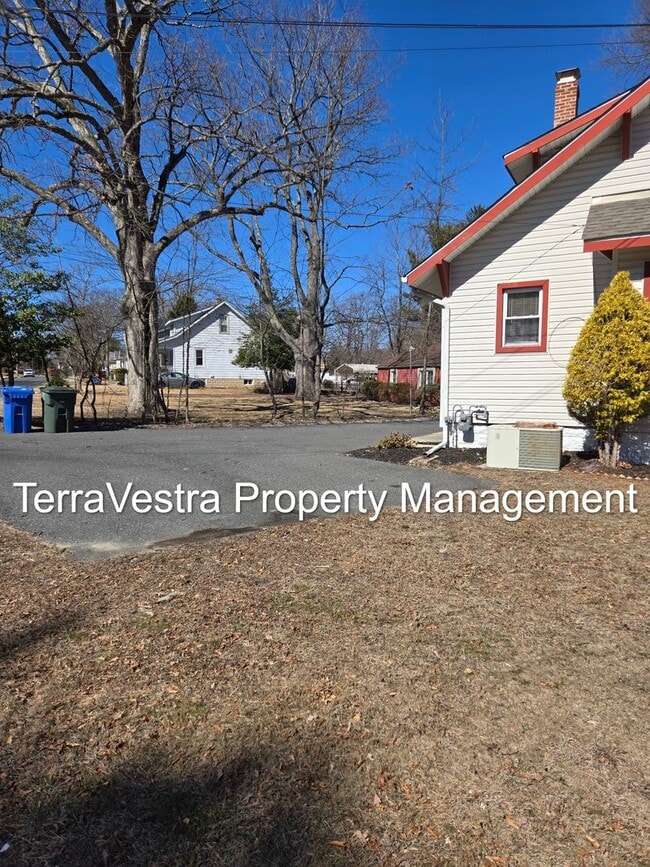 Photo - Now Showing for 2026-2027 School Year! College Rental 6 Bed 2 Kitchens