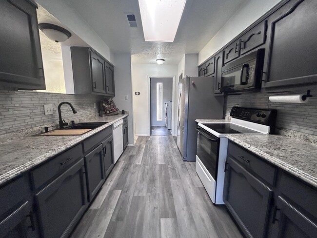 Photo - 606 Western Dr