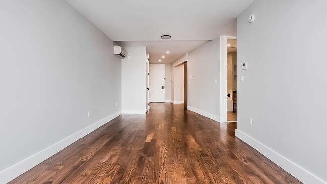"Charming 1-Bedroom Astoria Gem with Hardw... - "Charming 1-Bedroom Astoria Gem with Hardw... Apartment
