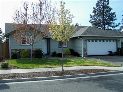 Redwood Ave Area, Close to Shopping and Me... - Redwood Ave Area, Close to Shopping and Me... House