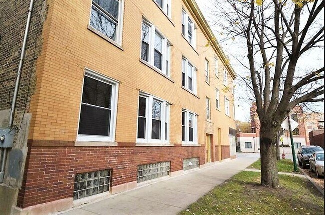 Photo - 2 bedroom in Chicago IL 60625 Unit 2