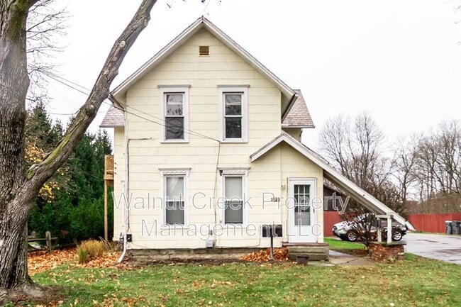 Building Photo - 870 S Main St Unit A