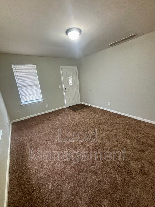 Photo - 910 W Whitney Ave