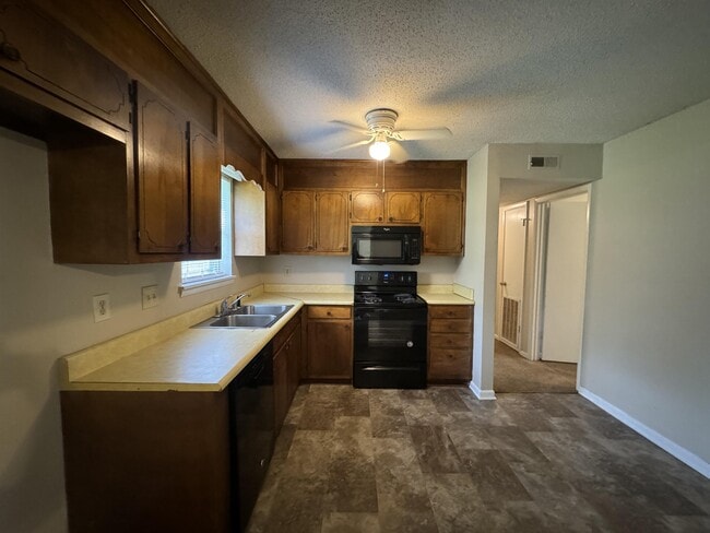 Photo - 3100 Gayhart Dr NW