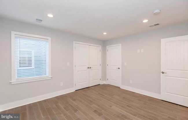 Building Photo - 2564 Frankford Ave Unit 2