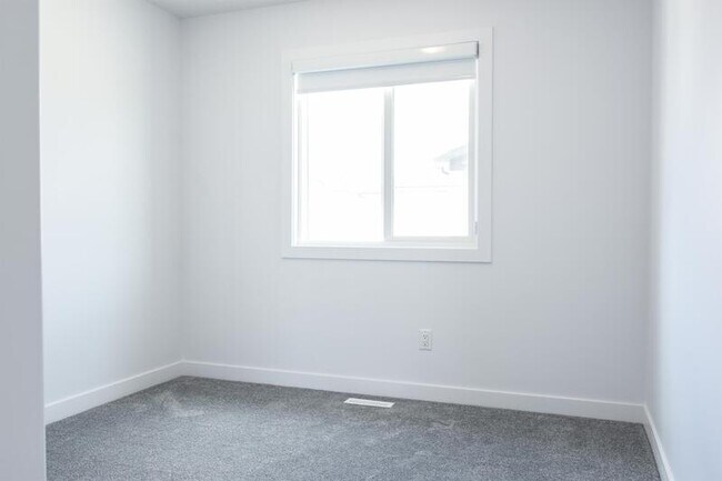 Photo - 6548-65175 175 Ave NW