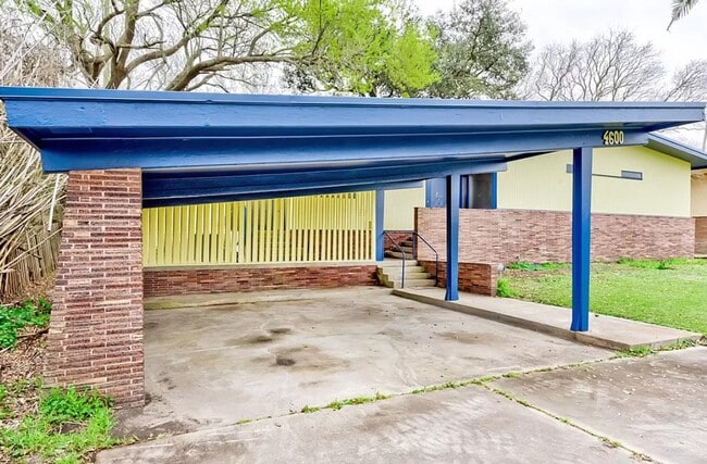Photo - 4600 Lakeshore Dr