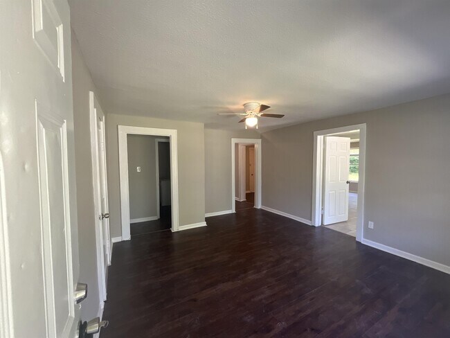 Photo - 4912 Rogers St