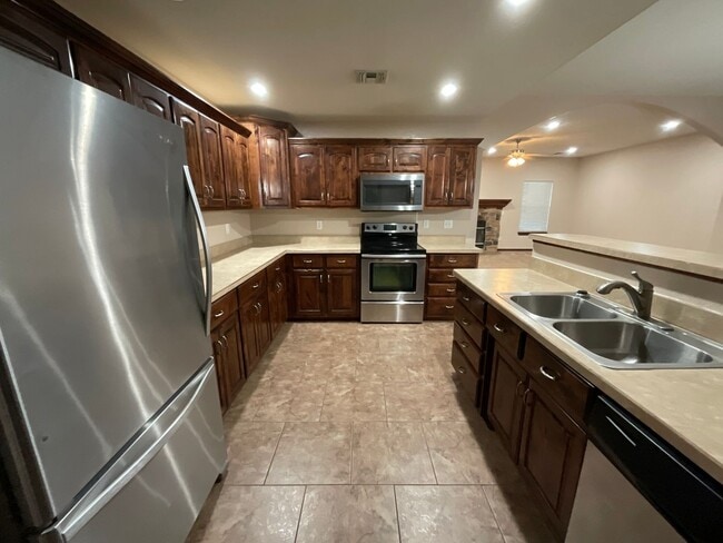 Photo - Large 3 Bedroom 2 Bathroom Home W/ Fenced Yard in WEBB CITY MO!!!