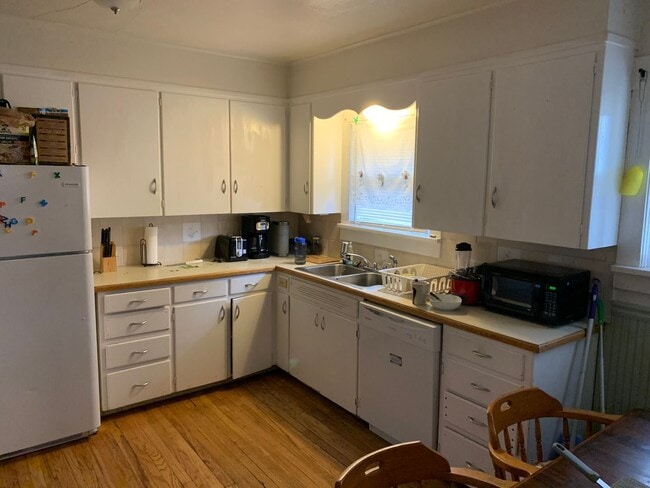 Photo - 4 Bedroom - PRE-LEASING FOR JUNE