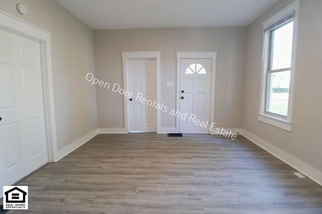 Photo - 428 Lincoln Hwy E