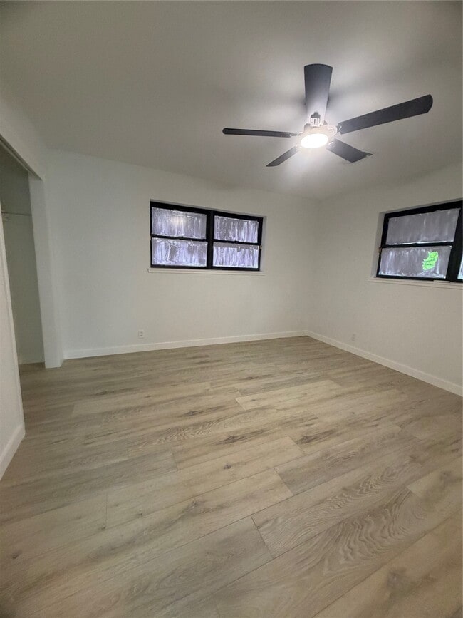 Photo - 143 Hollyvale Dr