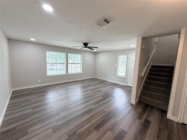 Photo - 2412 Lakeview Cir