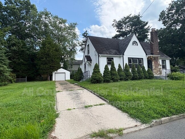 Photo - 117 Green Ln House