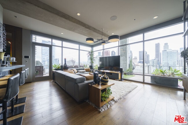 Photo - 1100 S Hope St Unit 1714