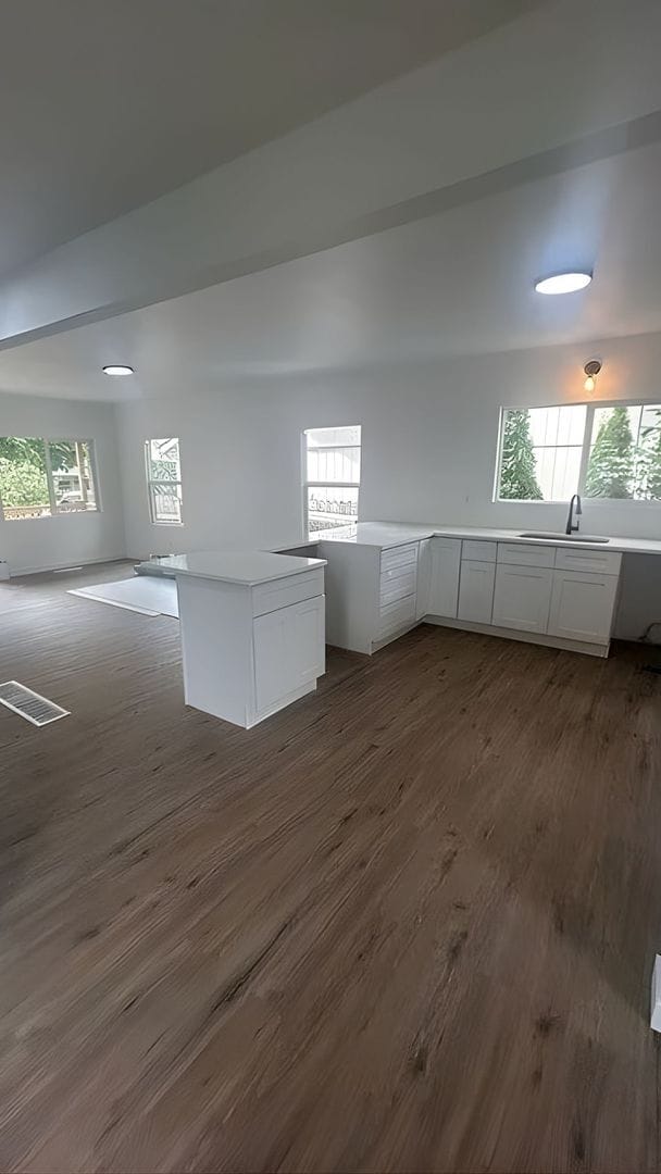 Building Photo - Amazing remodeled 4 bedroom home with fenced yard. $500 off first month rent thru 04/30/2026!!