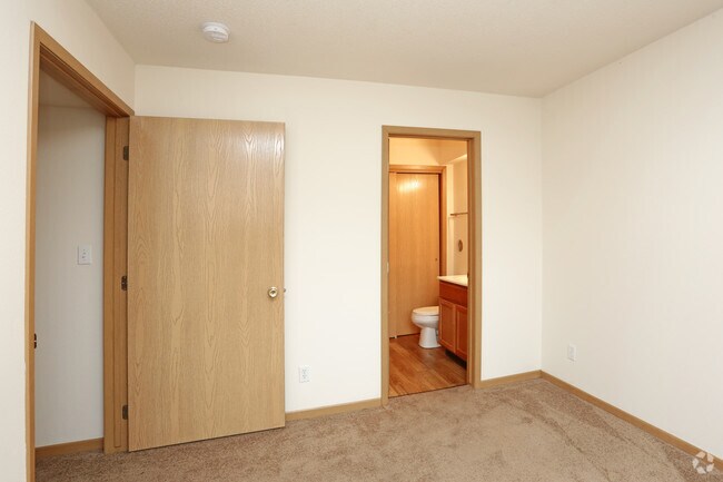 2BR, 1.5BA - 760 SF - Bedroom