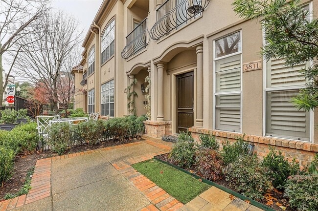 Photo - 3811 Travis St Townhome