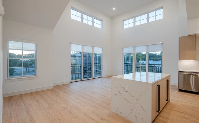 Building Photo - The 545