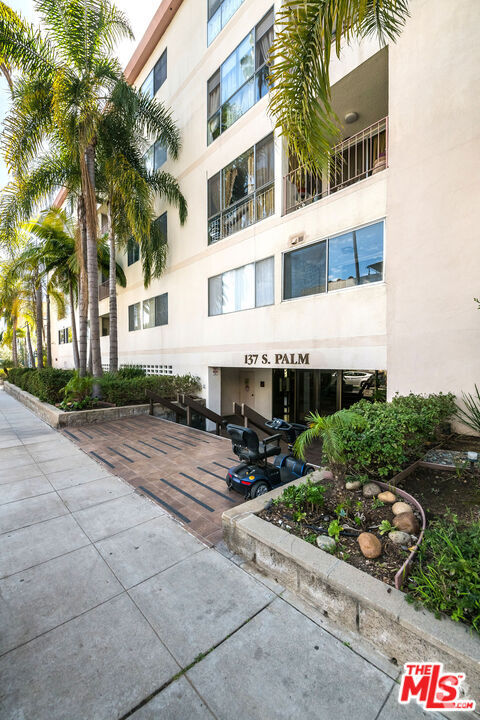 Building Photo - 137 S Palm Dr Unit 503 Rental