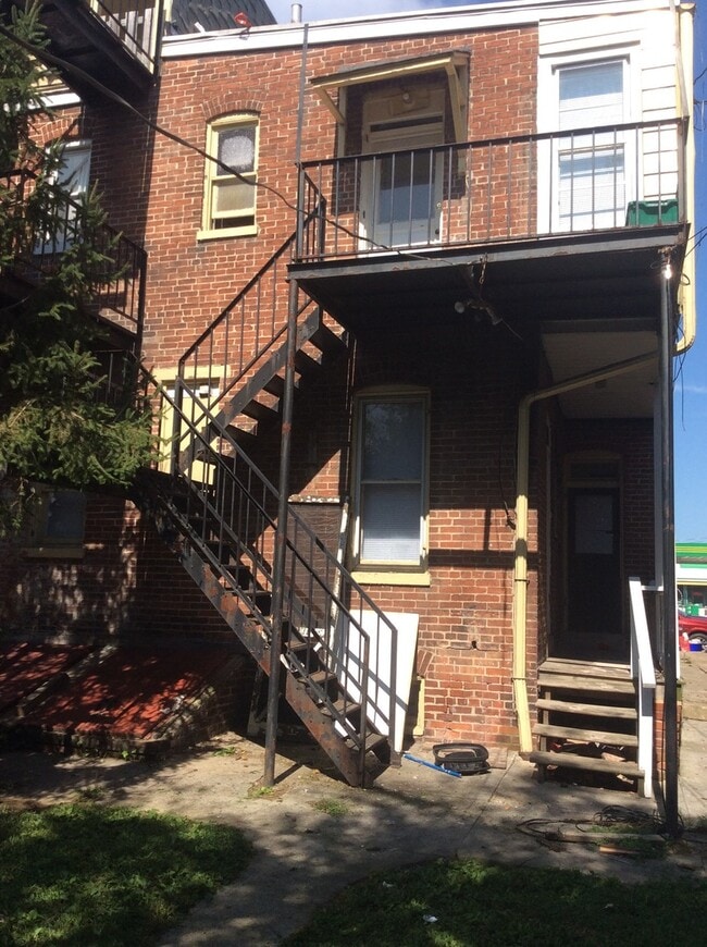 Photo - 1-2 Bedroom, 1st Floor, Yard, Laundry Option, West York SD