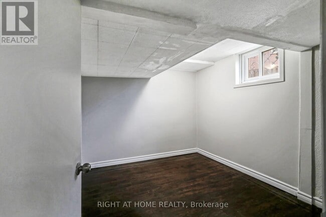 Photo - 16 Kingsdown Dr