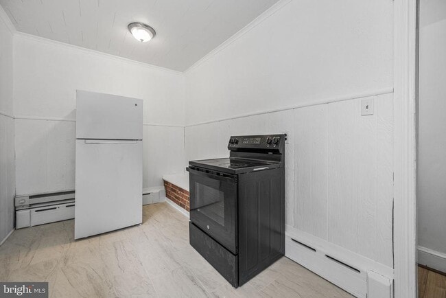 Photo - 23 E 2nd St