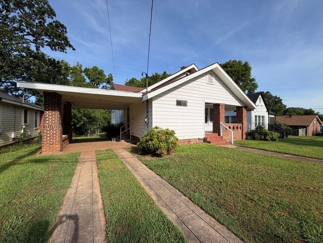 Building Photo - Renovated 3/2 House in South Rome $1,295