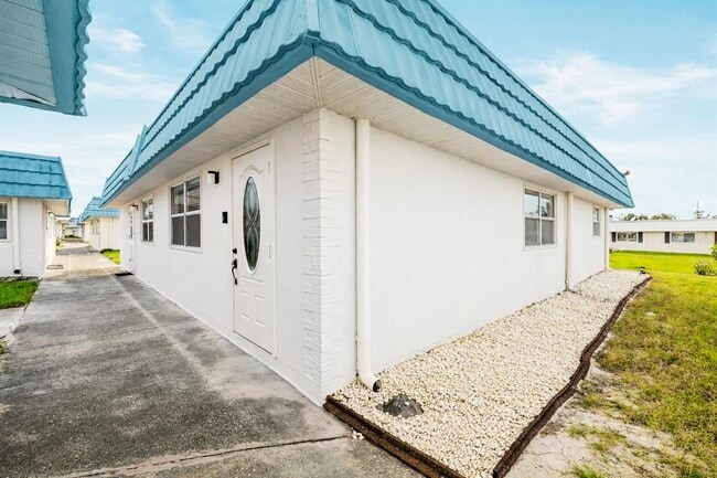 Building Photo - 1801 Bedford Ln Unit 27