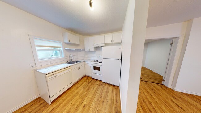 Photo - 409 Robinson St