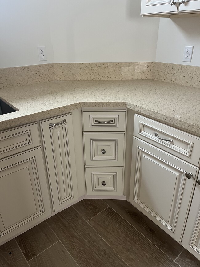 Photo - 1646 S Garth Ave Unidad 1646 12