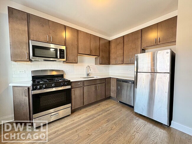 Photo - 3401 W Fullerton Ave Unit 1