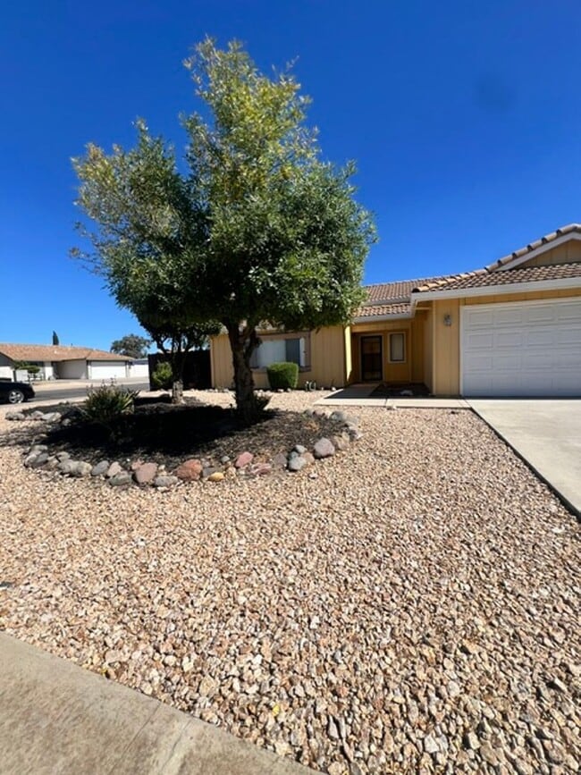 Building Photo - 1316 Chukar St