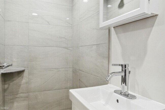 Photo - 3 br, 3 bath Triplex - 2025 N 16TH ST Unit... Unidad 101