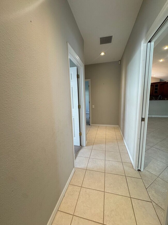 Photo - 4 Bedroom 2 Bathroom with Garage and Pool! Annual Rental