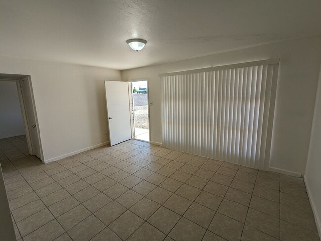 Building Photo - 150 Unit 152