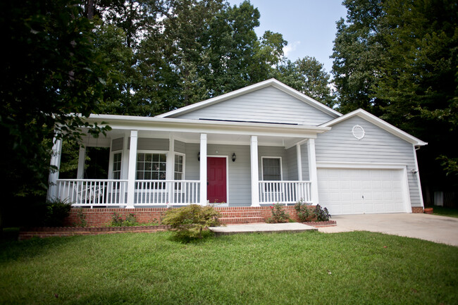 Spacious 3-Bedroom Ranch with Versatile Li... - Spacious 3-Bedroom Ranch with Versatile Li... House
