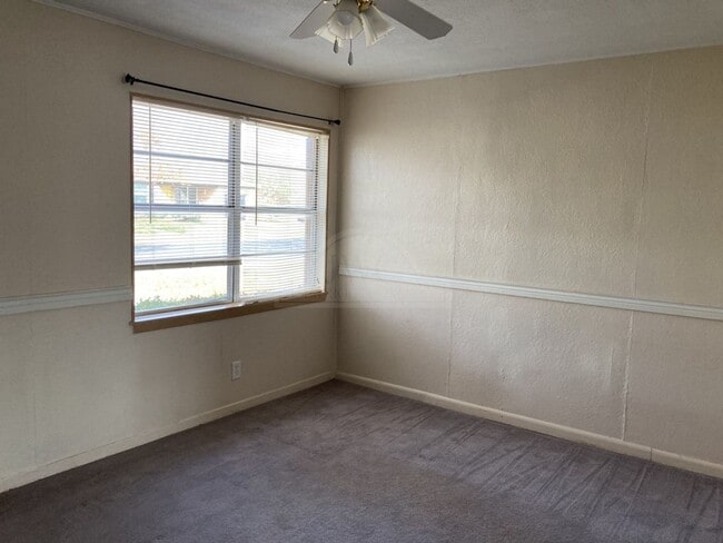 Photo - 303 Ridge St