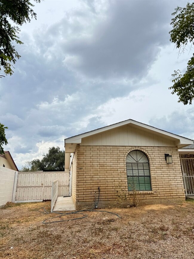 Photo - 118 Illinois St