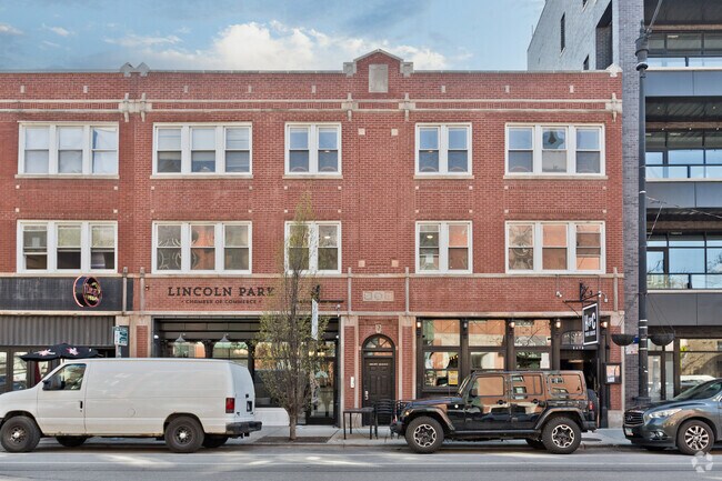 Building Photo - 2464 N Lincoln Ave Unit 2S Rental