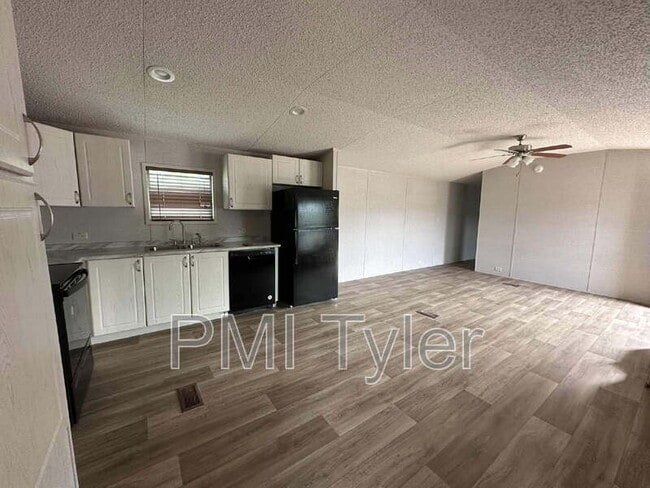 Photo - 159 Sugar Maple Ln